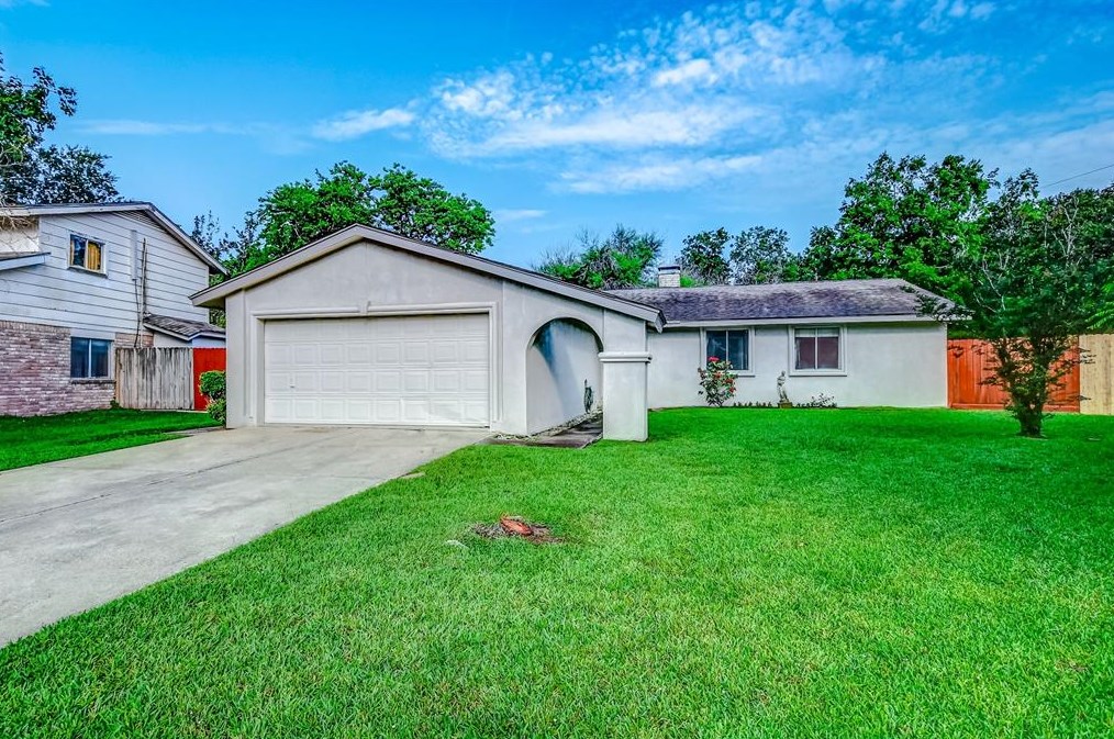 8427 Riverside Walk Ln, Houston, TX 77064-8000