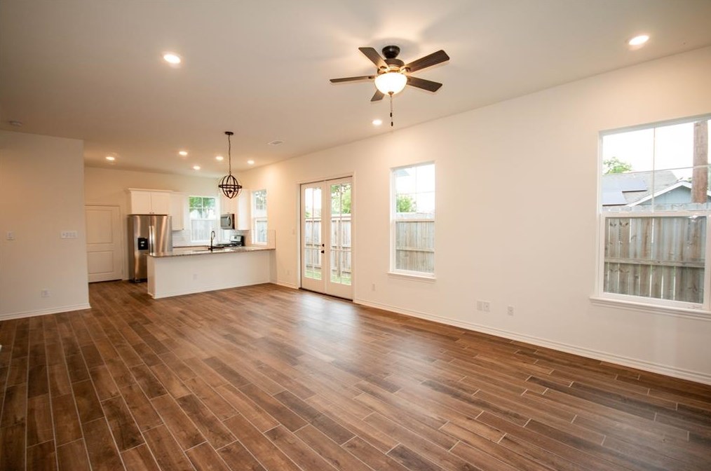 220 74 1/2, Houston TX 77011-4861 exterior