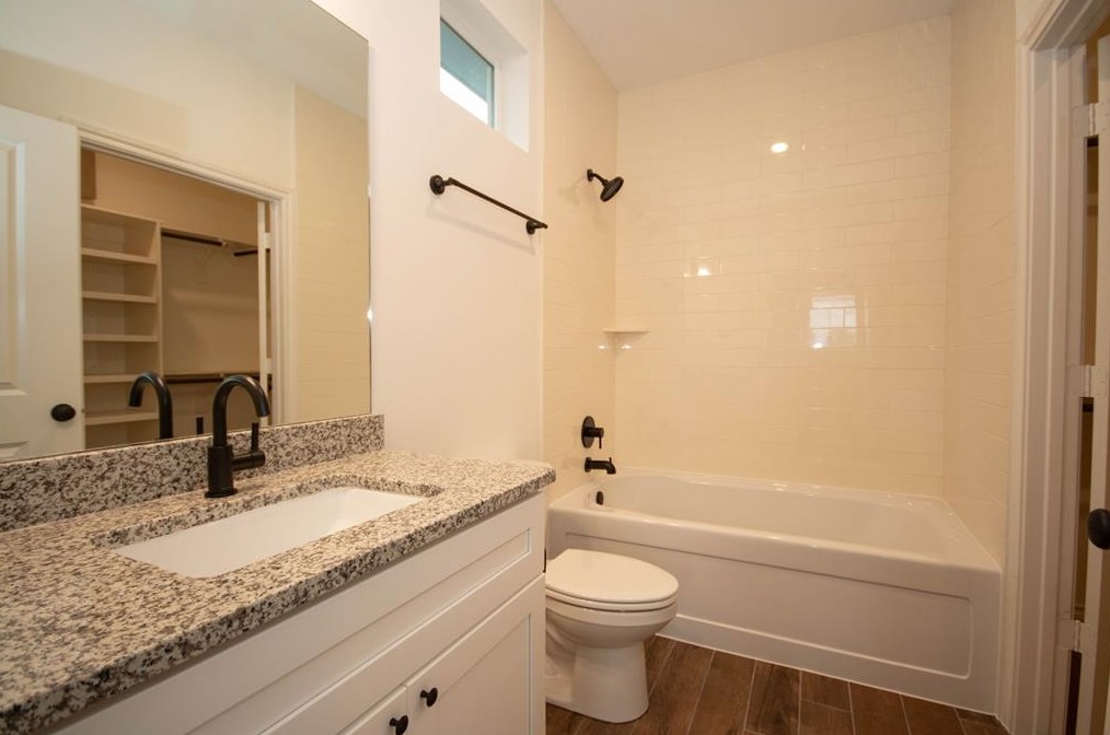 220 74 1/2, Houston TX 77011-4861 exterior