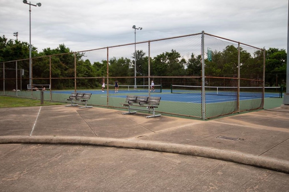 220 74 1/2, Houston TX 77011-4861 exterior