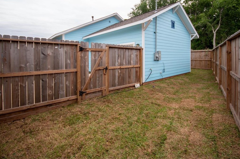 220 74 1/2, Houston TX 77011-4861 exterior
