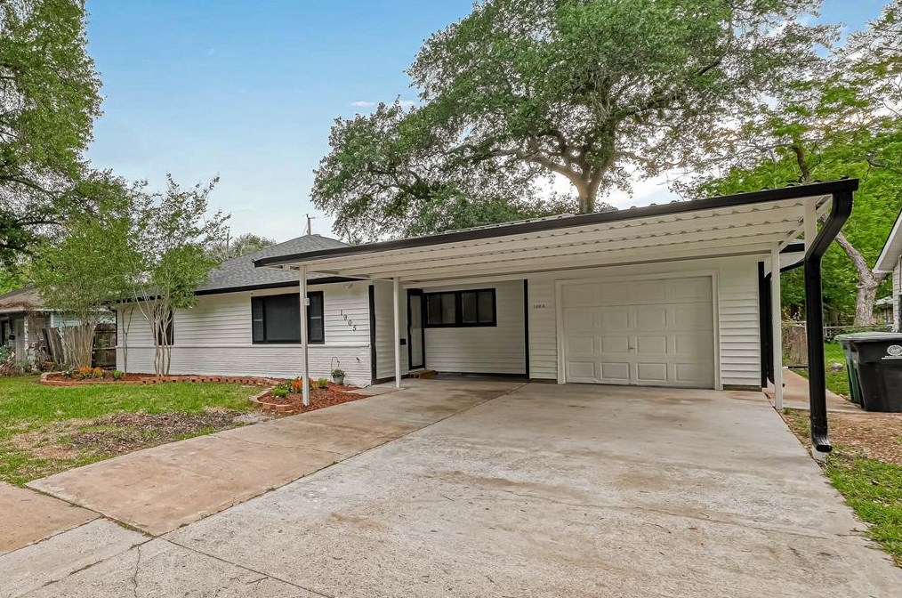1905 Coulcrest Dr, Houston TX  77055-1409 exterior