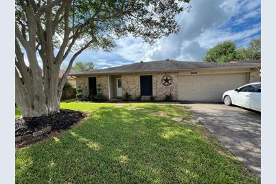 9806 Hummingbird Street, La Porte, TX 77571 - Photo 1