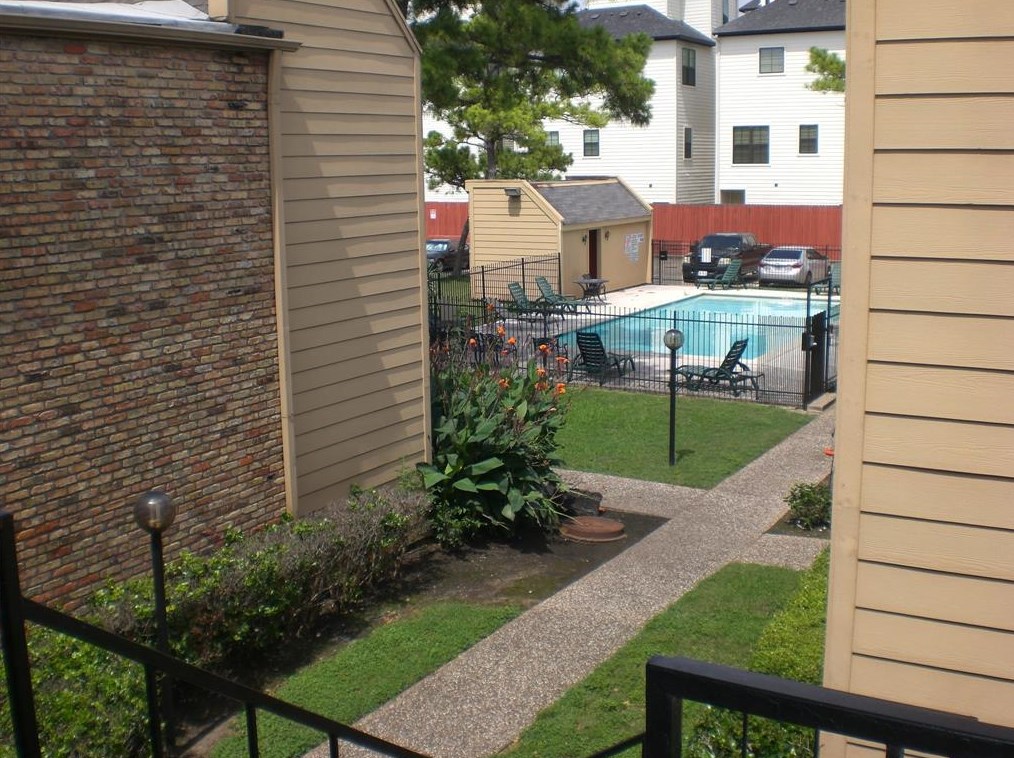 3303 W Greenridge Dr #26, Houston, TX 77057