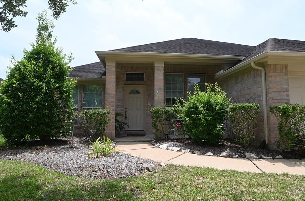5755 Lightstone Ln, League City, TX 77573