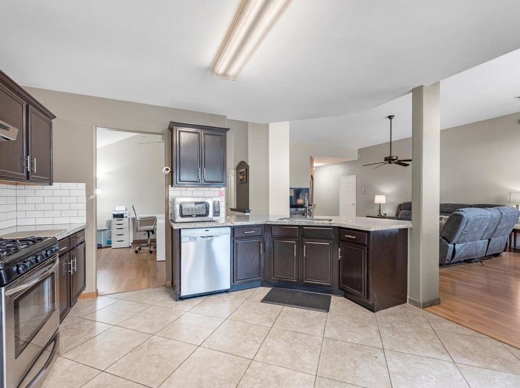 11614 Curry Rdg Ln, Tomball TX  77377-2812 exterior