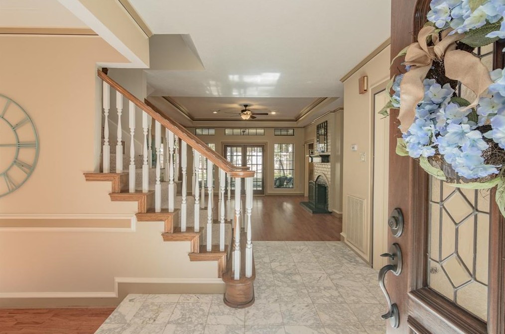 6 Tree Crest Cir, Spring TX  77381-3204 exterior
