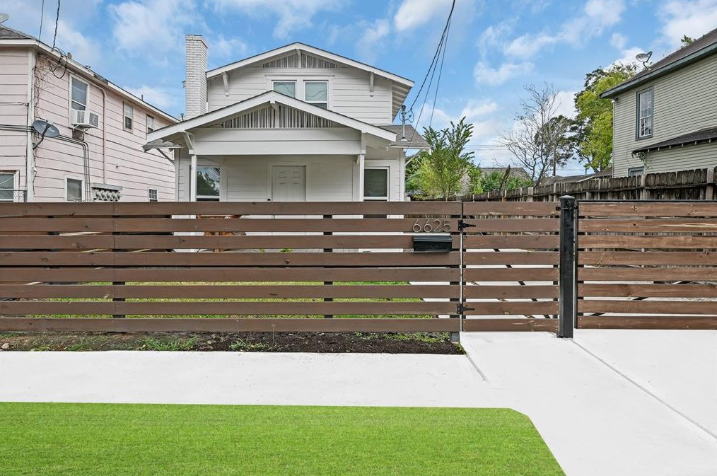 6625 Sherman St, Houston, TX 77011-3523