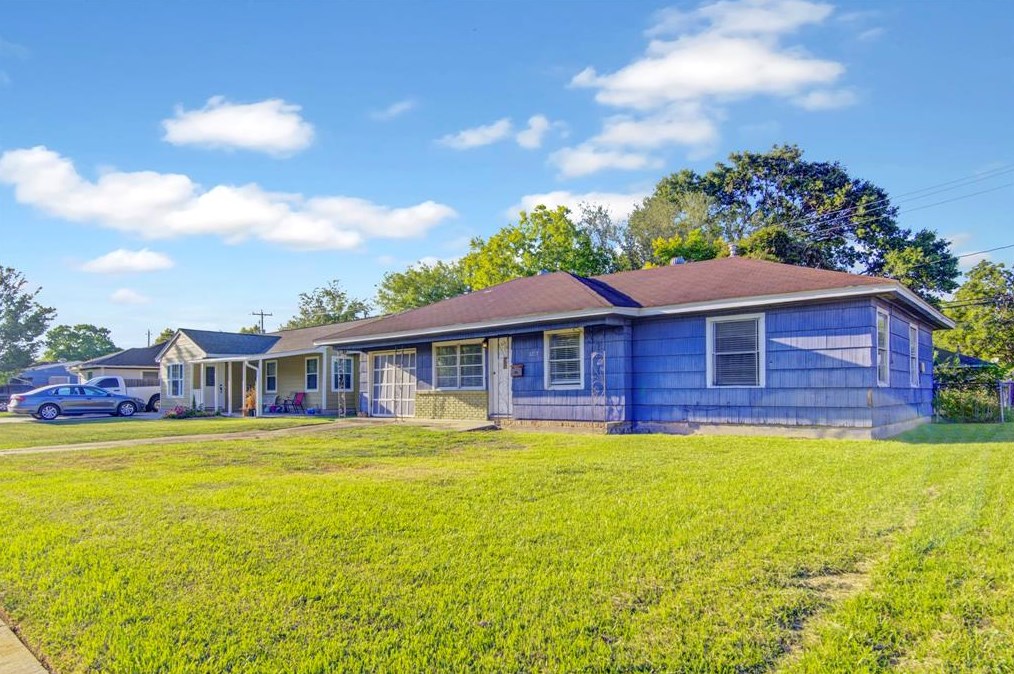 1203 Elton St, Houston, TX 77034-1124