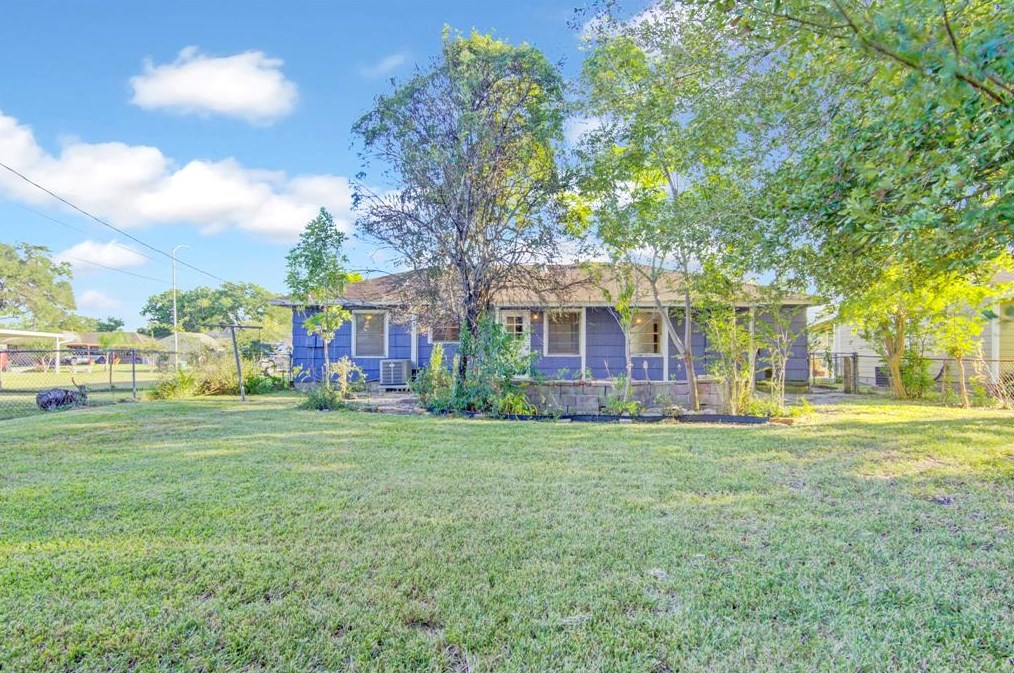 1203 Elton St, Houston TX  77034-1124 exterior