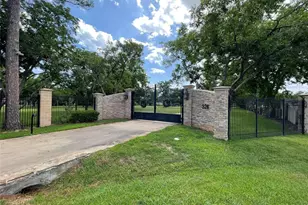 326 W Alkire Lake Dr, Sugar Land, TX 77478 - Photo 2