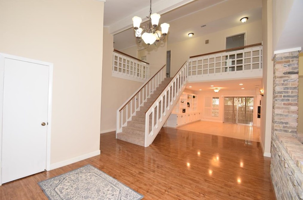 715 Trademark Pl, Houston TX  77079-2413 exterior