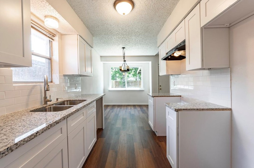 925 S 4th St, Morgans Point, TX 77571