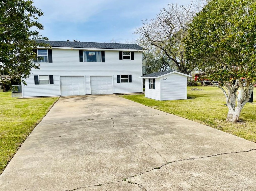 12107 Sandpiper Rd, Angleton, TX 77515