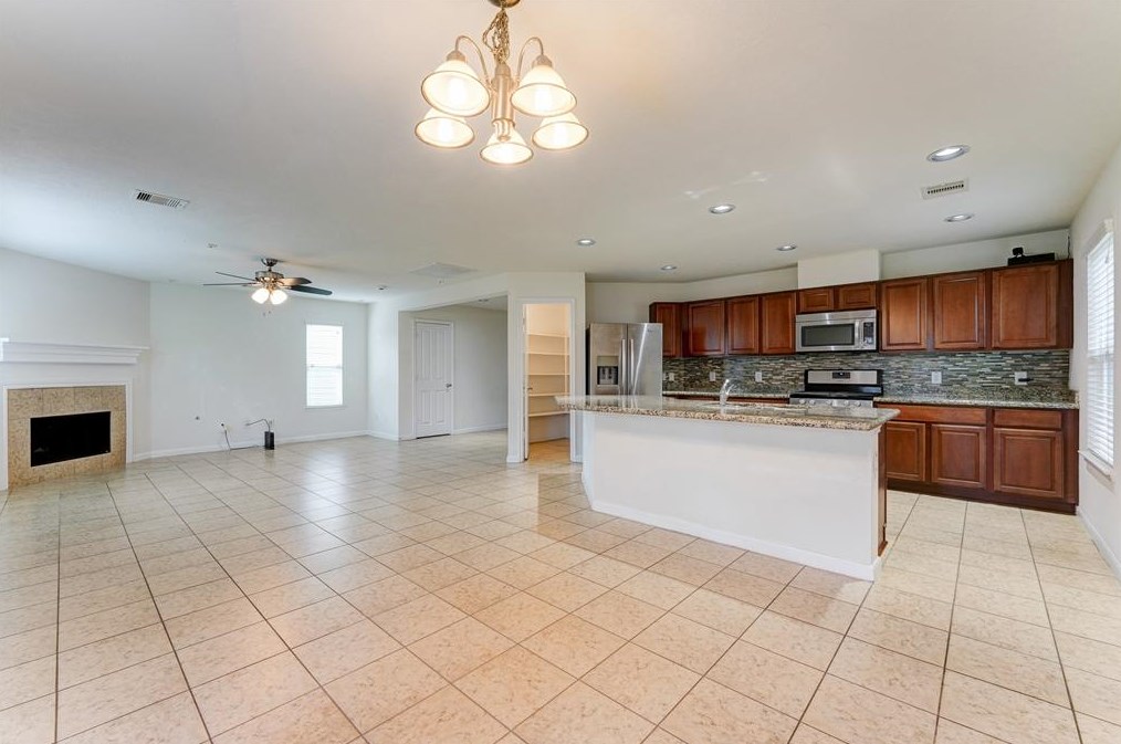 2542 Skyview Pt, Houston TX  77047-8120 exterior