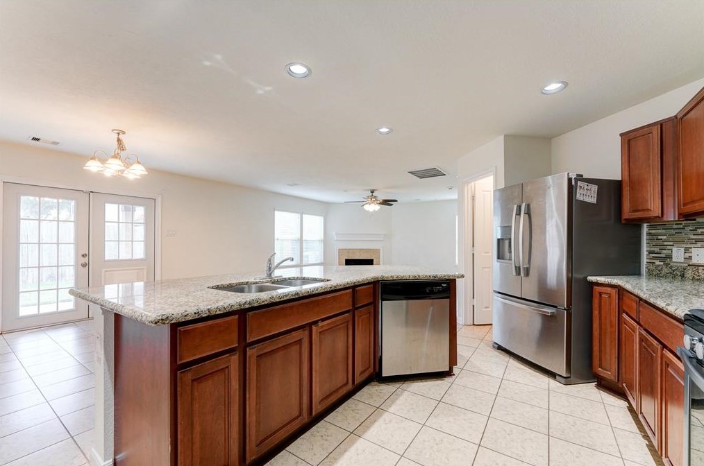 2542 Skyview Pt, Houston TX  77047-8120 exterior