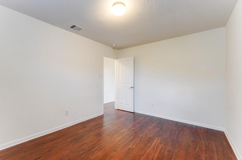 2542 Skyview Pt, Houston TX  77047-8120 exterior