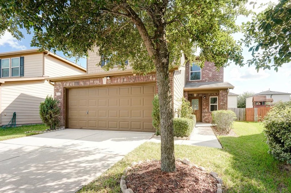 2542 Skyview Point Dr, Houston TX  77047-8118 exterior