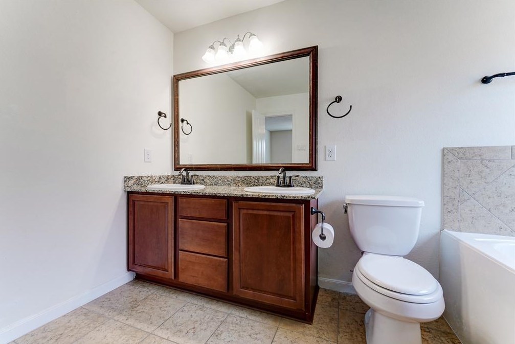 2542 Skyview Pt, Houston TX  77047-8120 exterior