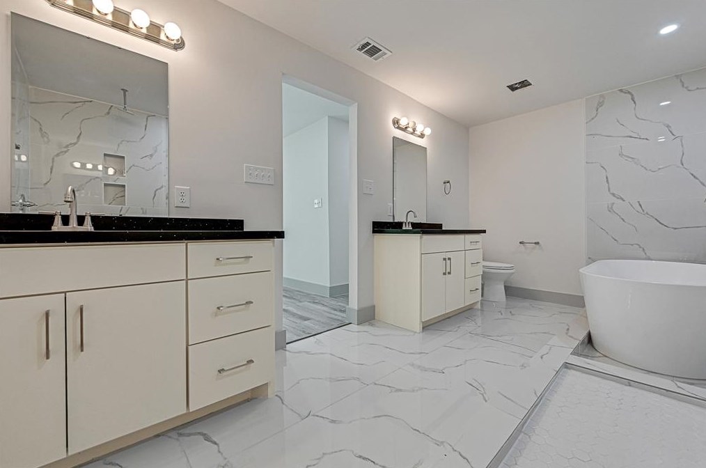 4917 Angleton St, Houston TX  77033-3821 exterior