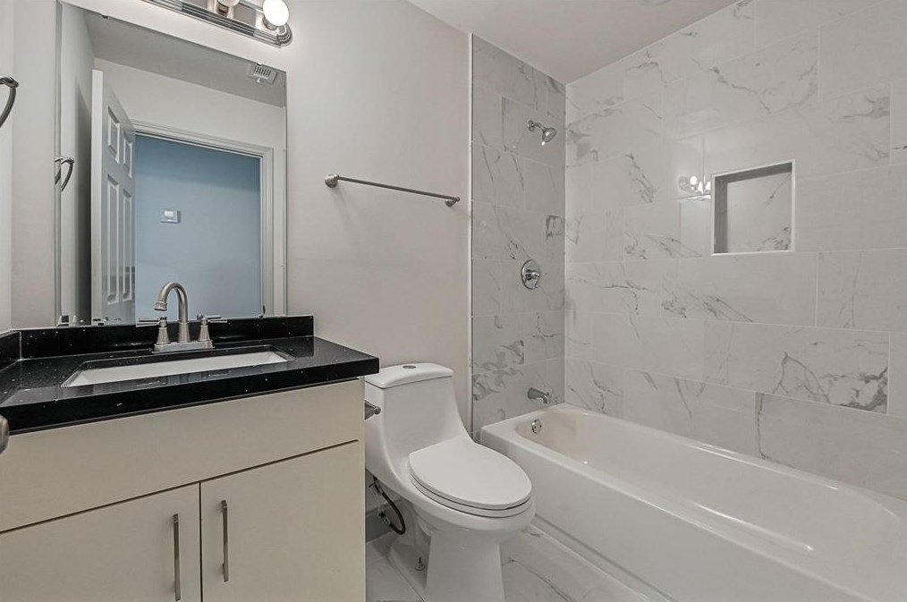 4917 Angleton St, Houston TX  77033-3821 exterior