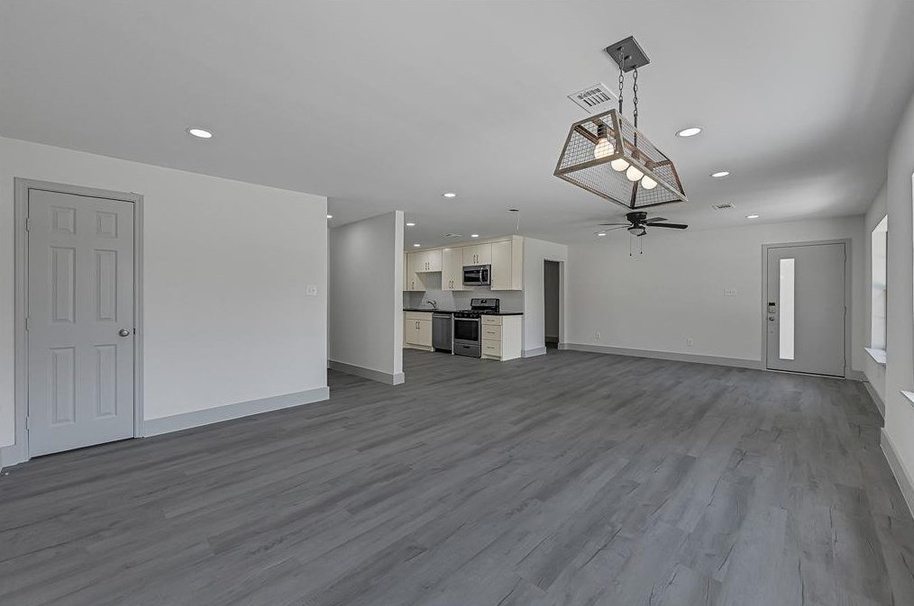 4917 Angleton St, Houston TX  77033-3821 exterior