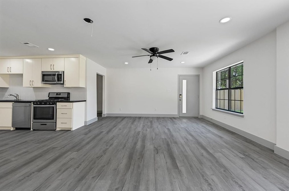 4917 Angleton St, Houston TX  77033-3821 exterior