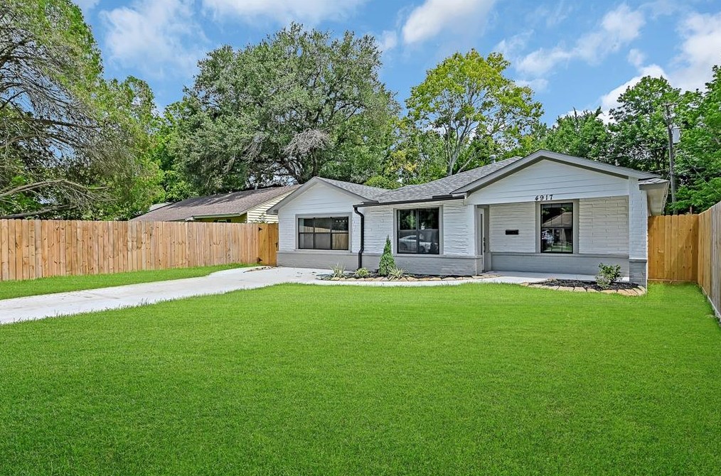 4917 Angleton St, Houston TX  77033-3821 exterior