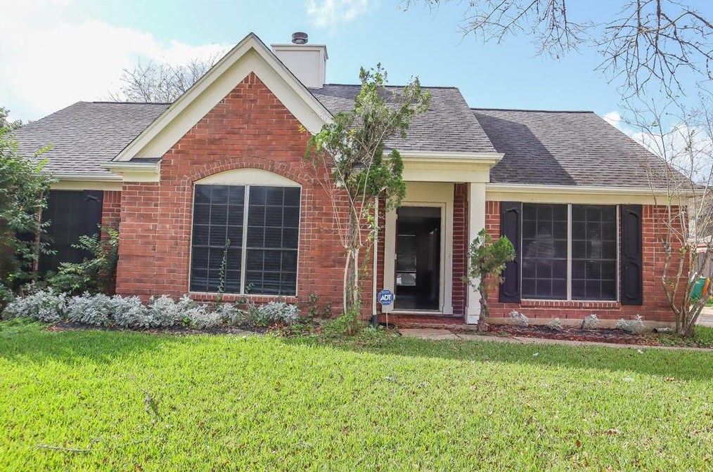 3906 Greenwood Dr, Pearland, TX 77584