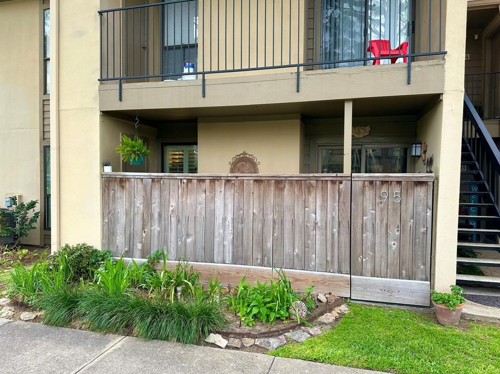 3300 Pebblebrook Dr #95, Taylor Lake Village, TX 77586