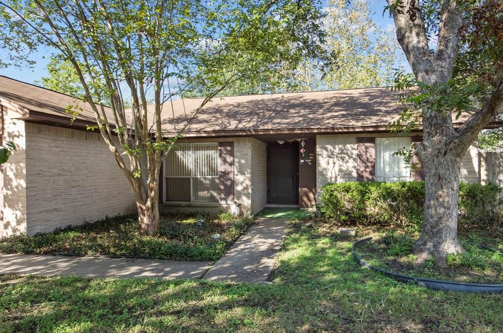 4335 Apache Meadow Dr, Katy TX  77449-4026 exterior