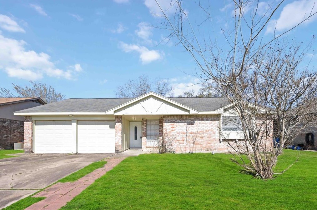 1818 Oaklawn St, Sugar Land, TX 77498