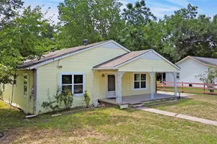 918 Martin Luther King Dr, Huntsville, TX 77320 - Photo 4