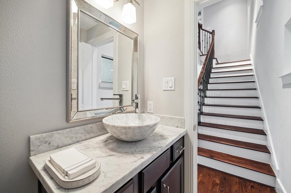 1403 Elgin St, Houston TX  77004-2834 exterior