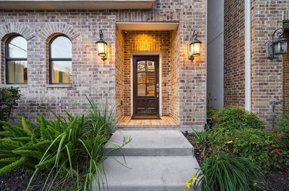 1403 Elgin St, Houston TX  77004-2834 exterior