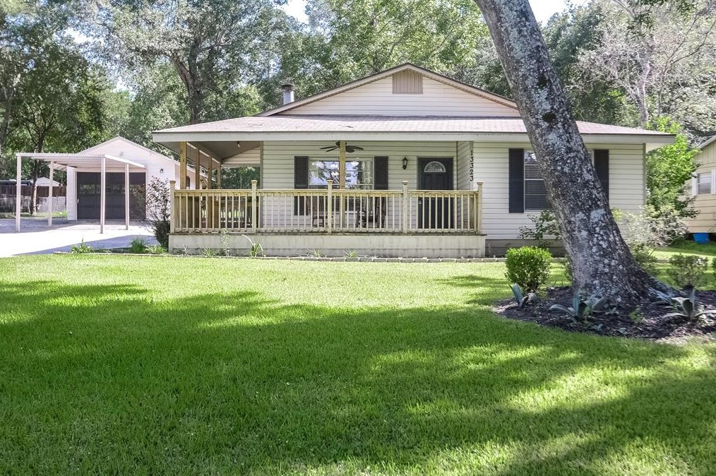 13323 Southshore Dr, Conroe, TX 77304