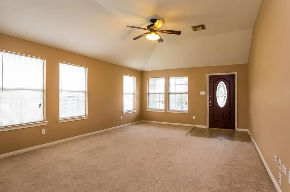 10743 Jordan Heights Dr, Houston, TX 77016