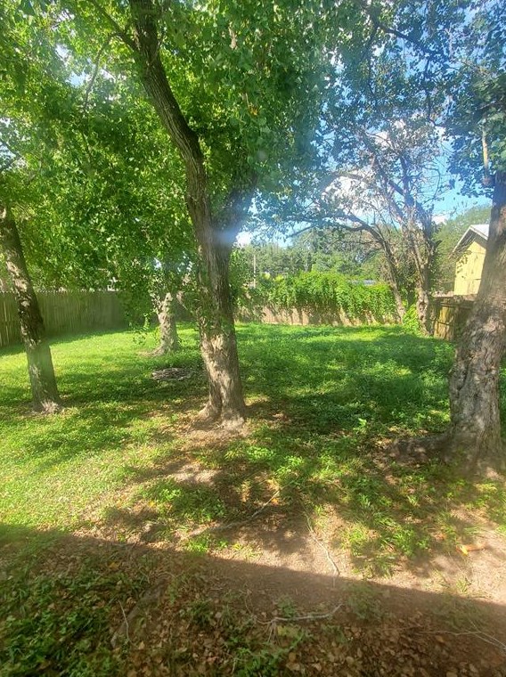 1105 N Arcola St, Angleton, TX 77515