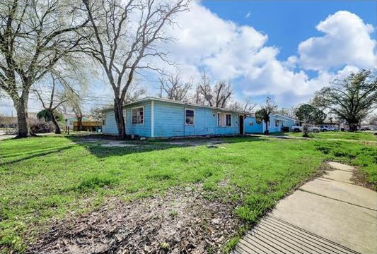 5978 Southmont St, Houston, TX 77033-1024