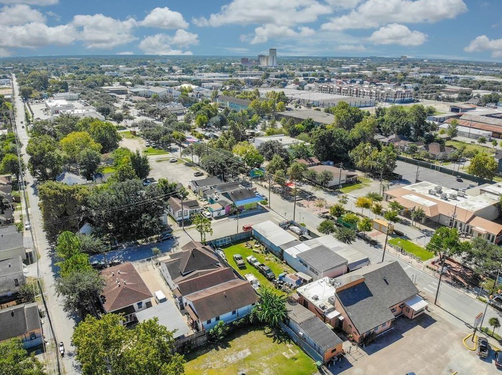 305 N Live Oak St, Houston, TX 77003