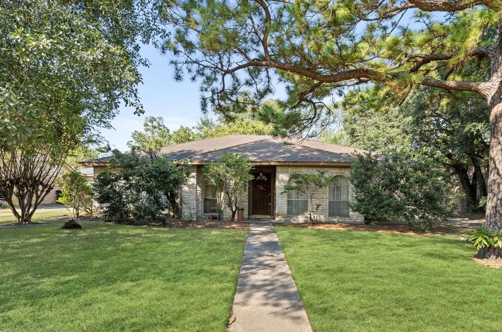 7523 Antoine Dr, Houston, TX 77088-6708