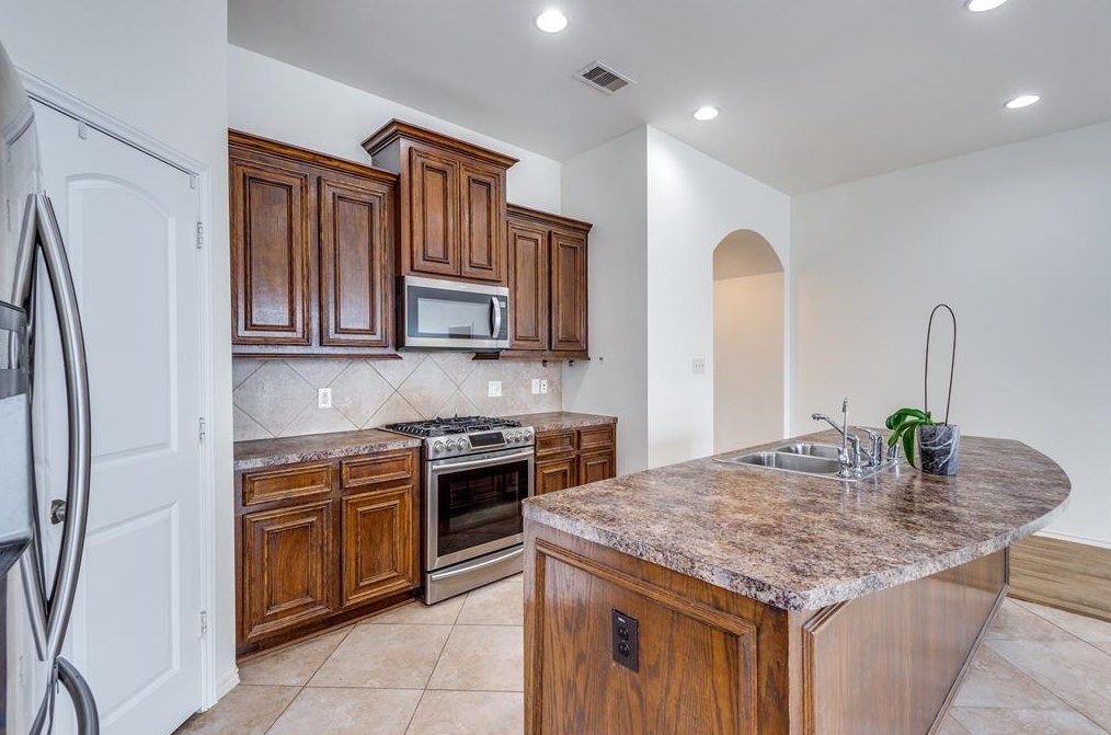 25835 Palmdale Estate Dr, Richmond TX  77406-3877 exterior