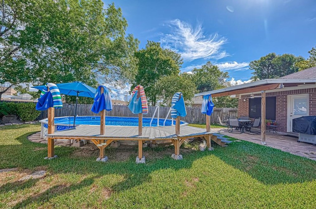 16806 Basewood Ct, Sugar Land TX  77498-4662 exterior