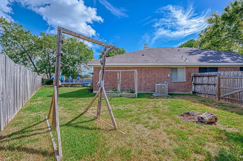 16806 Basewood Ct, Sugar Land TX  77498-4662 exterior