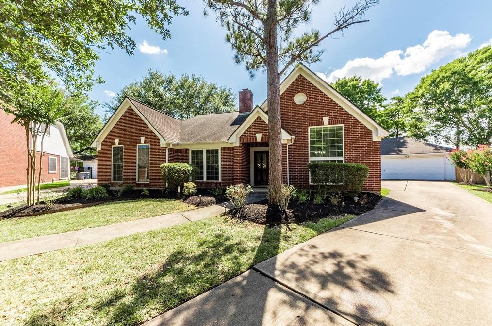 1902 Crescent Shore Dr, League City, TX 77573-6941