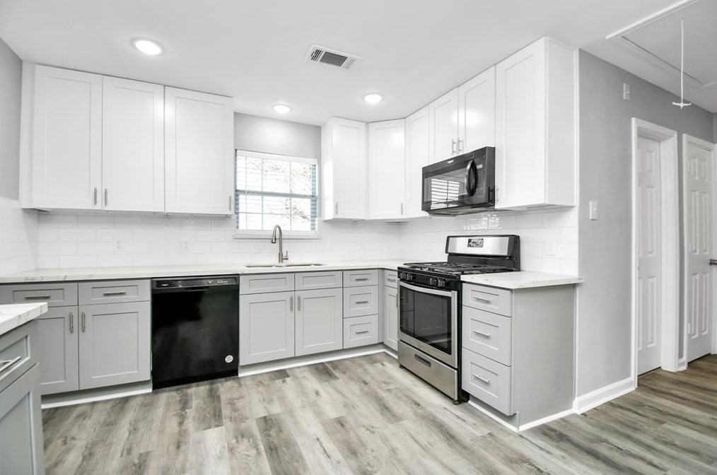 5631 Canterway Dr, Houston TX  77048-1816 exterior