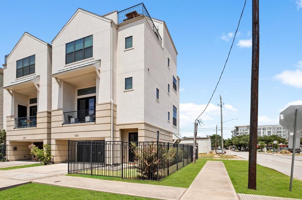 5002 S Lillian St, Houston, TX 77007