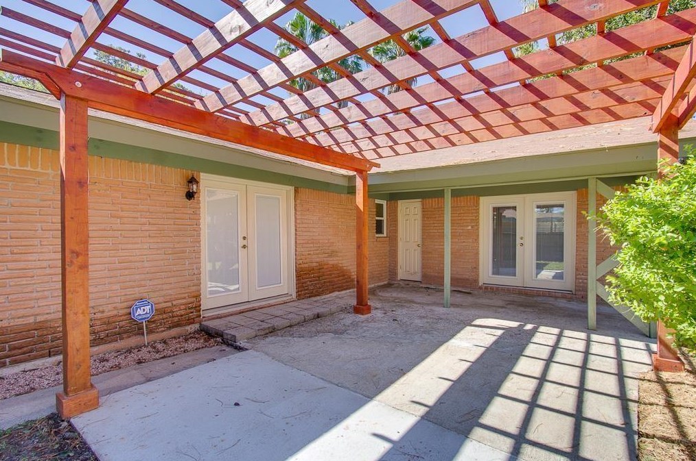 10010 Westview Dr, Houston, TX 77055
