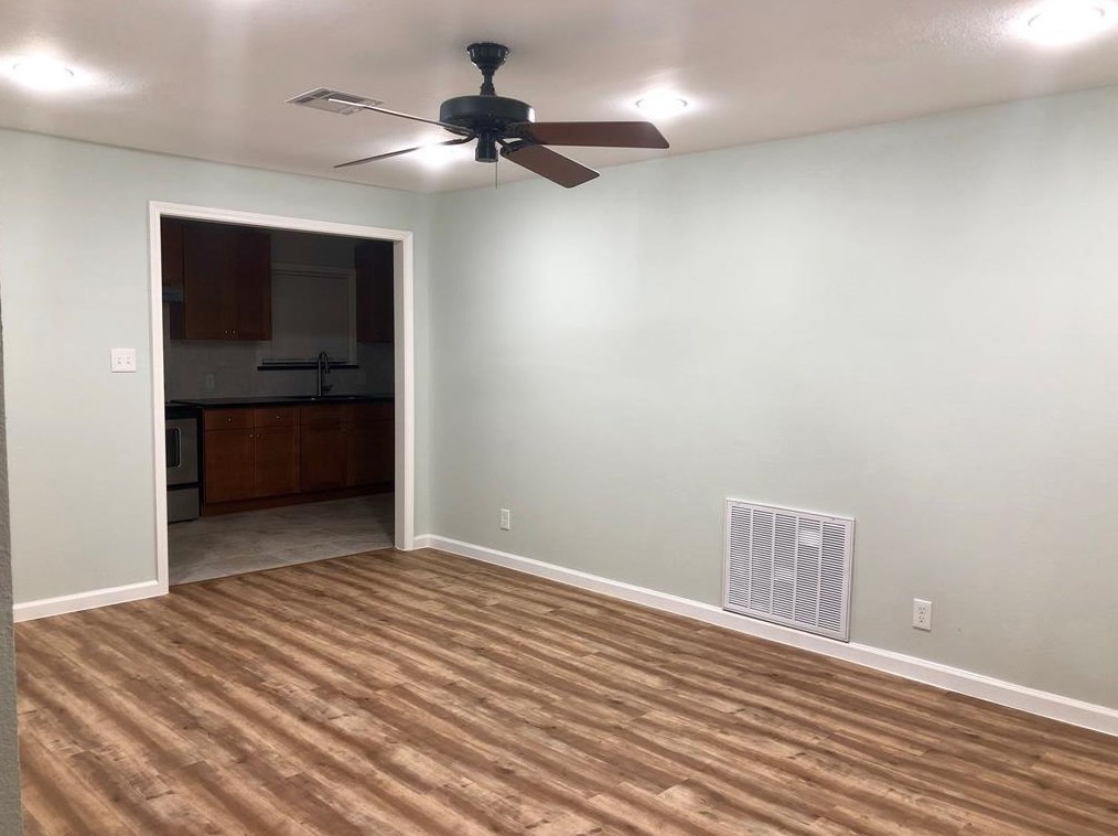 919 16th Ave N, Texas City, TX 77590