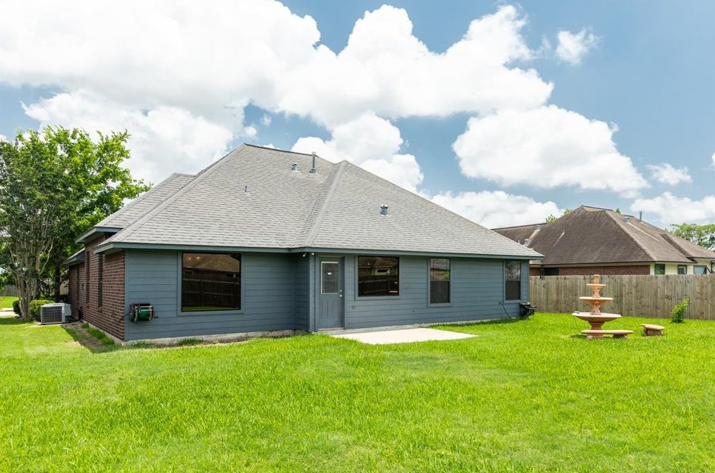 103 Corkwood St, Richwood TX  77566-5710 exterior